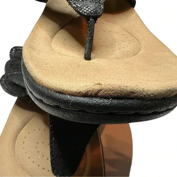 Clarks Women’s Sandal Black Slip-On Size 8 Preowned Great Condition - Picture 8 of 8